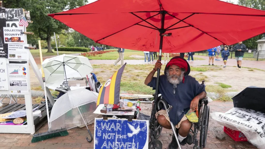 Trump Administration Dismantles 40-Year-Old Peace Vigil Outside White House, Sparking Controversy